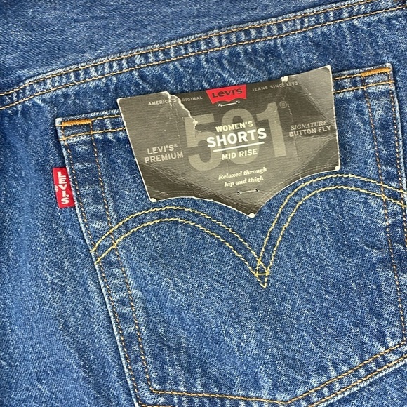 NWT Levi Premium Womens Plus Denim Jean Shorts SZ 32 501 Mid Rise Raw Hem Button - Picture 7 of 13